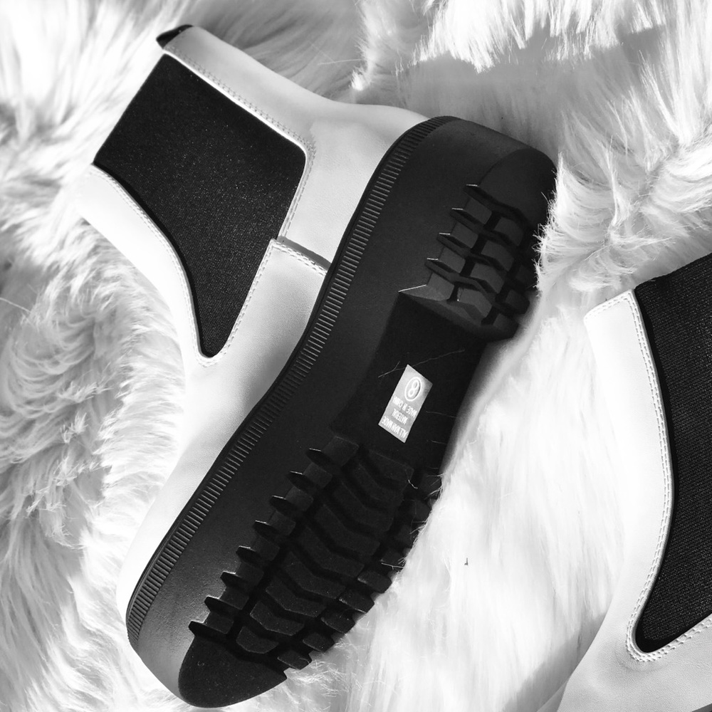 Soda Reeve White Platform Chelsea Lug Flat Boot
